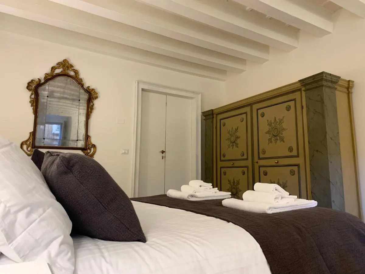 Apartment Cavour44 - Palazzo Canossa Verona