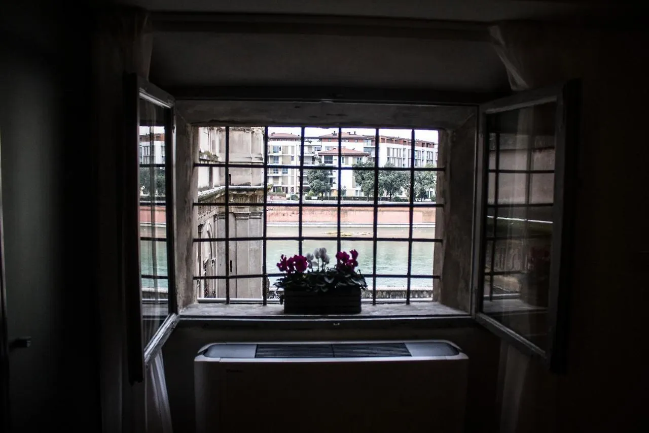 Cavour44 - Palazzo Canossa Verona 0*,  Italy