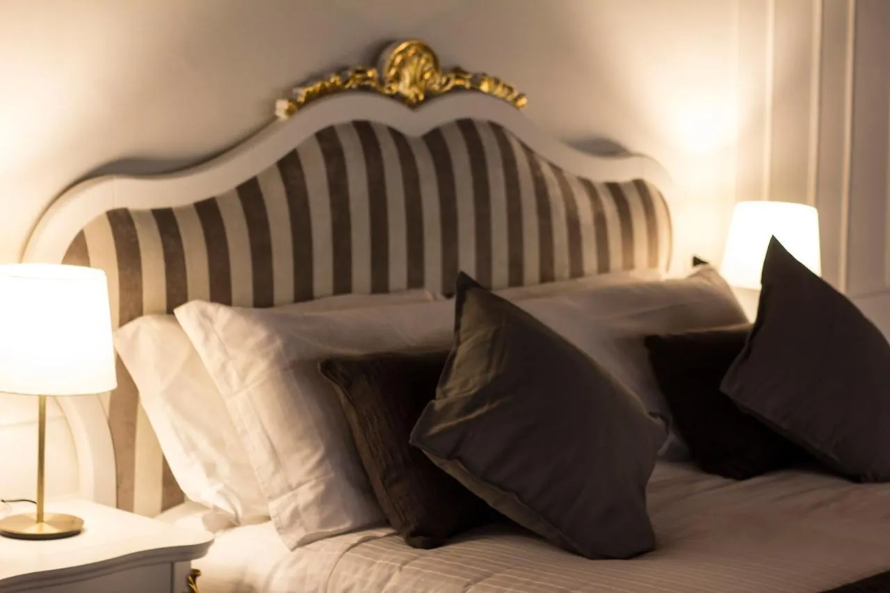 Apartment Cavour44 - Palazzo Canossa Verona Italy